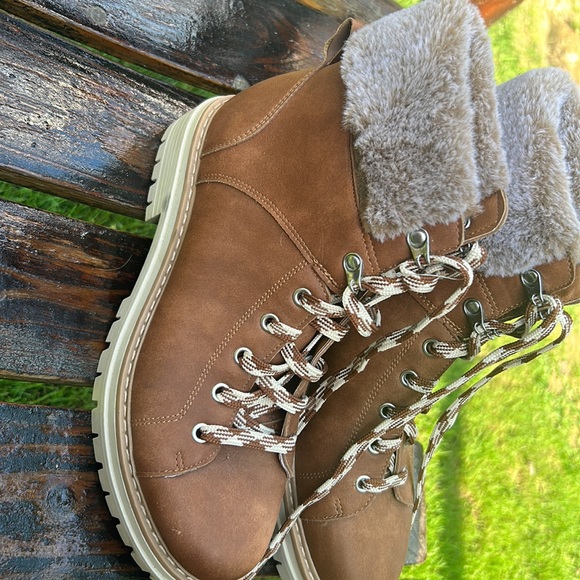 Boots - Picture 3 of 4